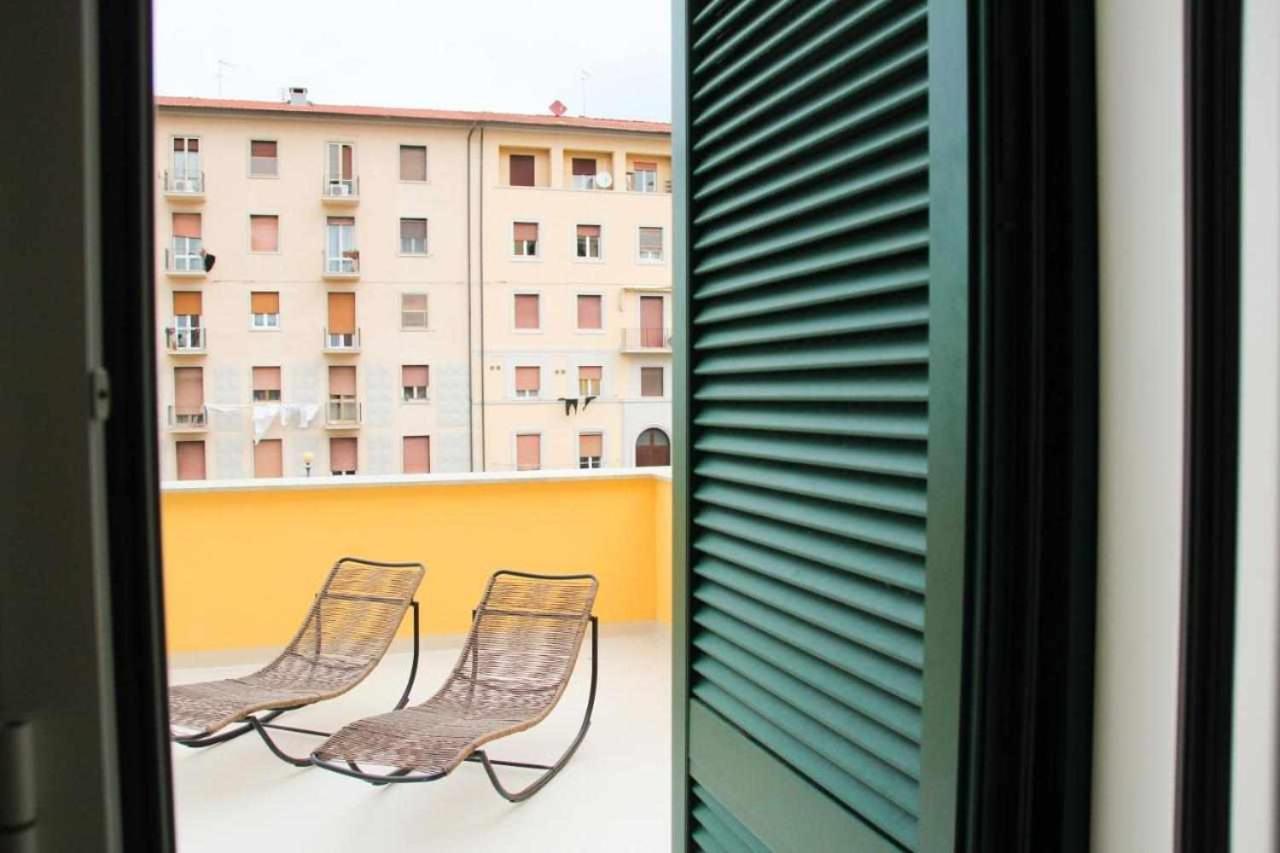 Waterfront Balcony I Grani 1 Resort Style Suite Livorno Ngoại thất bức ảnh