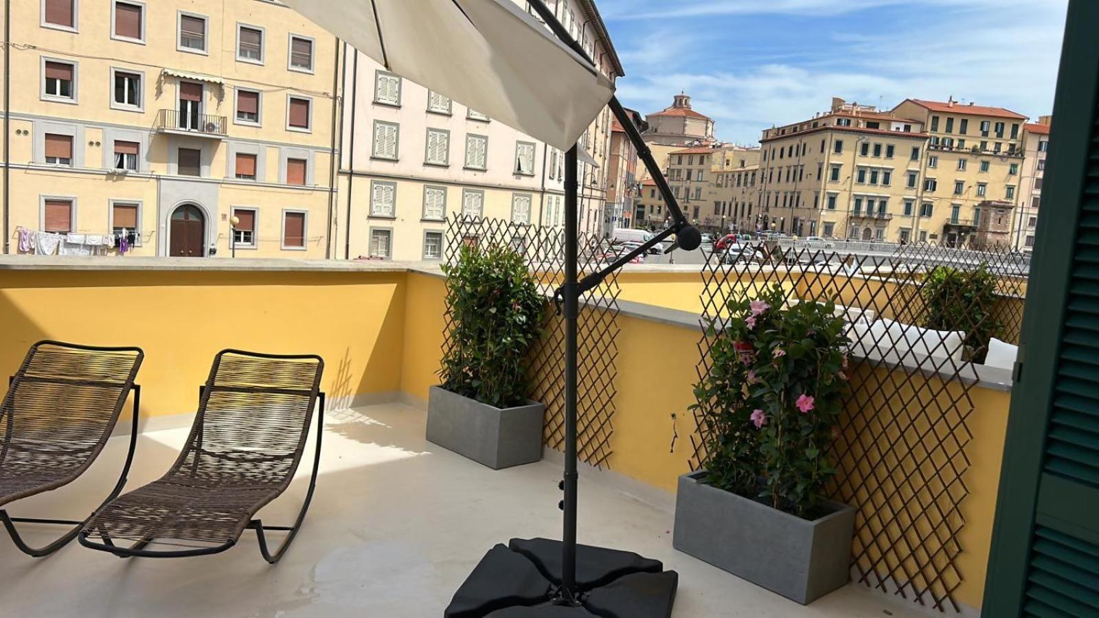 Waterfront Balcony I Grani 1 Resort Style Suite Livorno Ngoại thất bức ảnh